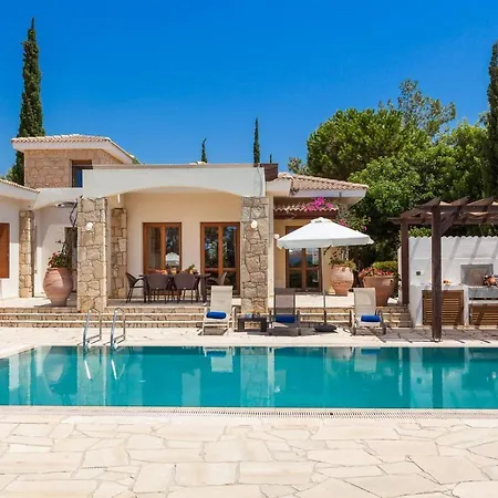 Aphrodite Hills Superior Villas Superior 0242 Air Conditioning 3 Bedrooms וילה פאפוס